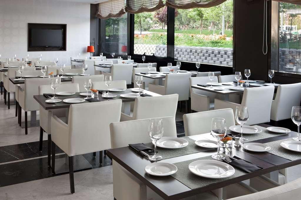 Nh Ribera Del Manzanares Hotel Madrid Restaurant photo